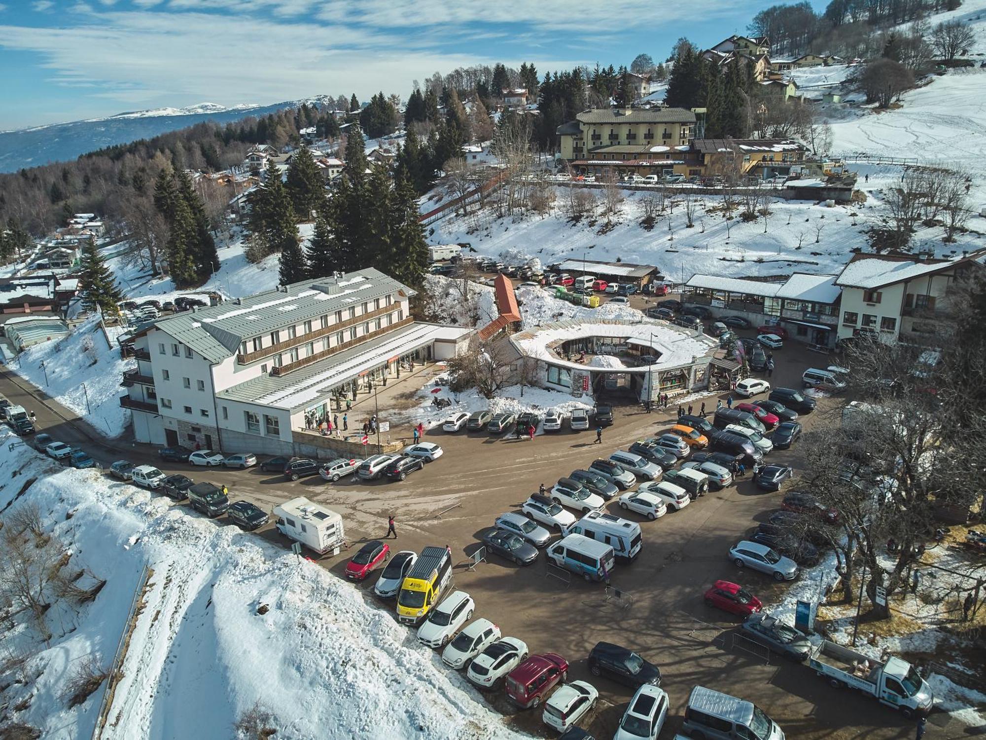 Hotel Polsa - Azzurro Club Брентонико Екстериор снимка