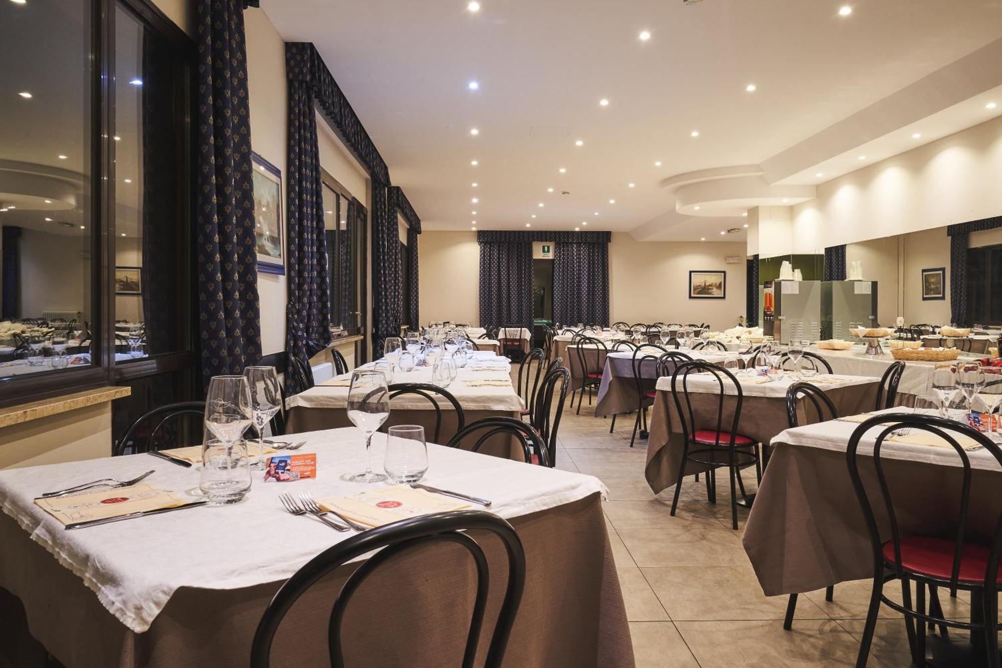 Hotel Polsa - Azzurro Club Брентонико Екстериор снимка